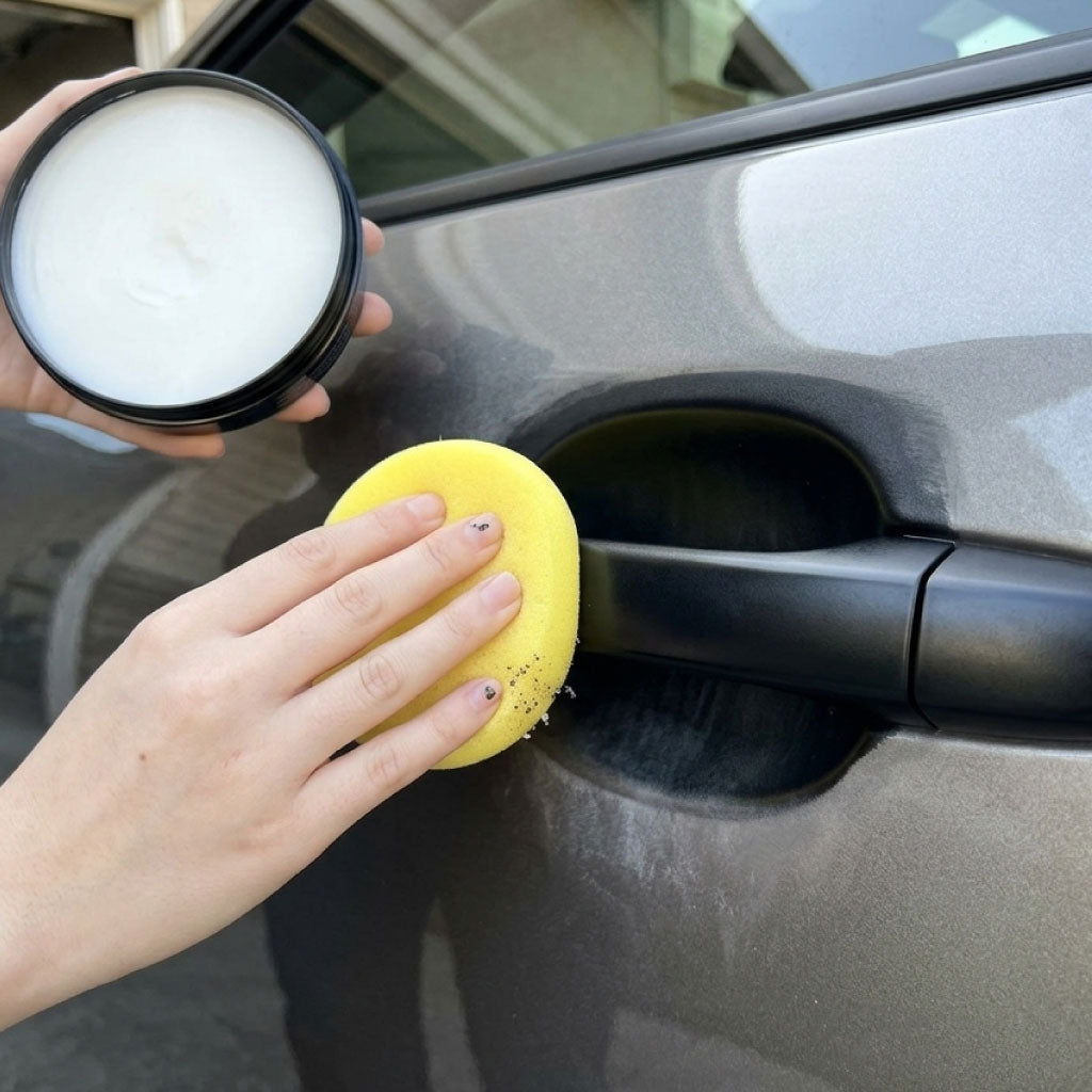 Crème de rénovation et nettoyage de voiture